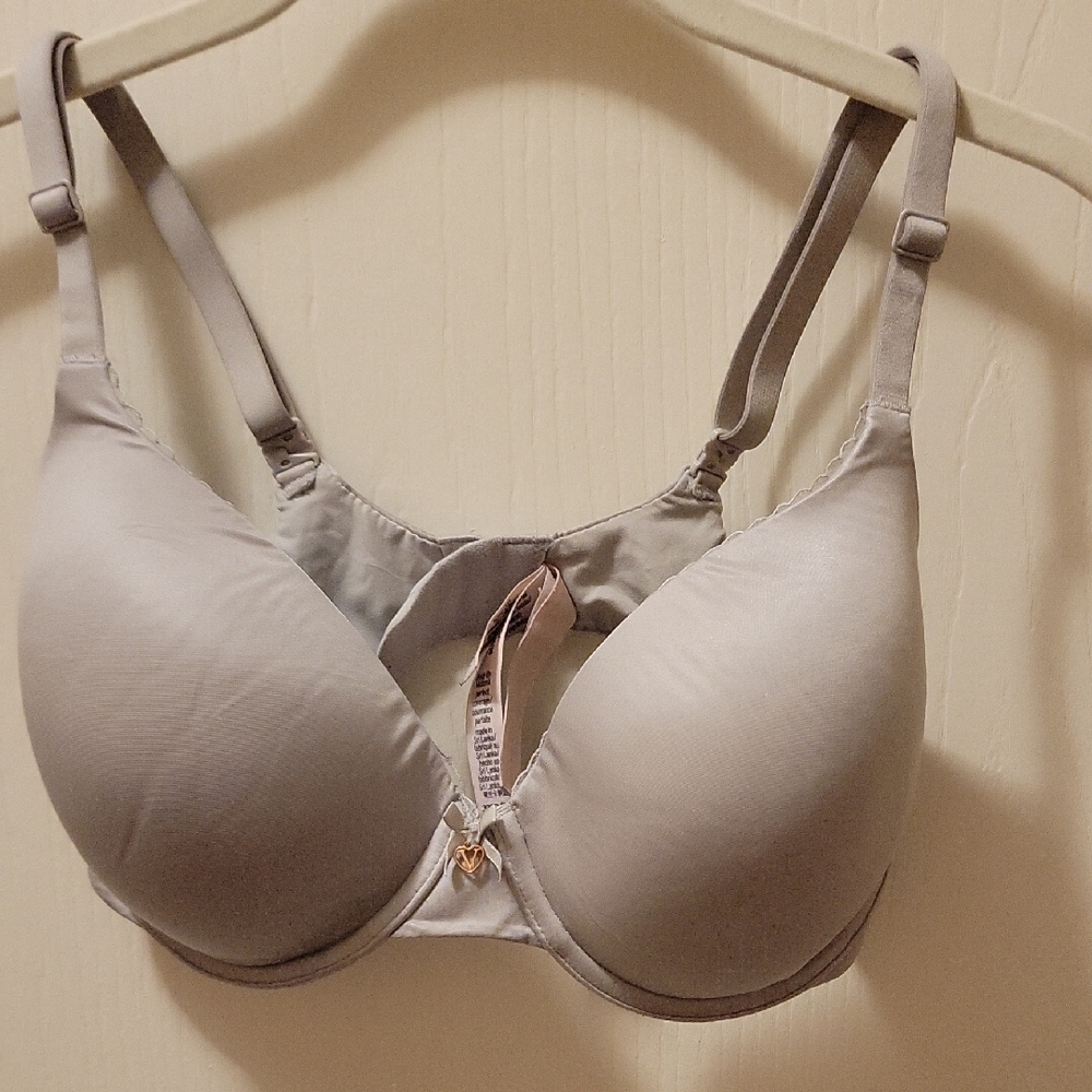 4 Victoria's SECRET Women's Bras 32DD BRAS